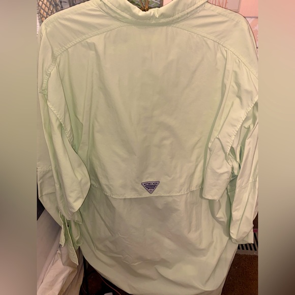 Columbia. Button Down Shirt Adjustable Sleeves. Great for Fishing and outdoors. - Picture 2 of 3
